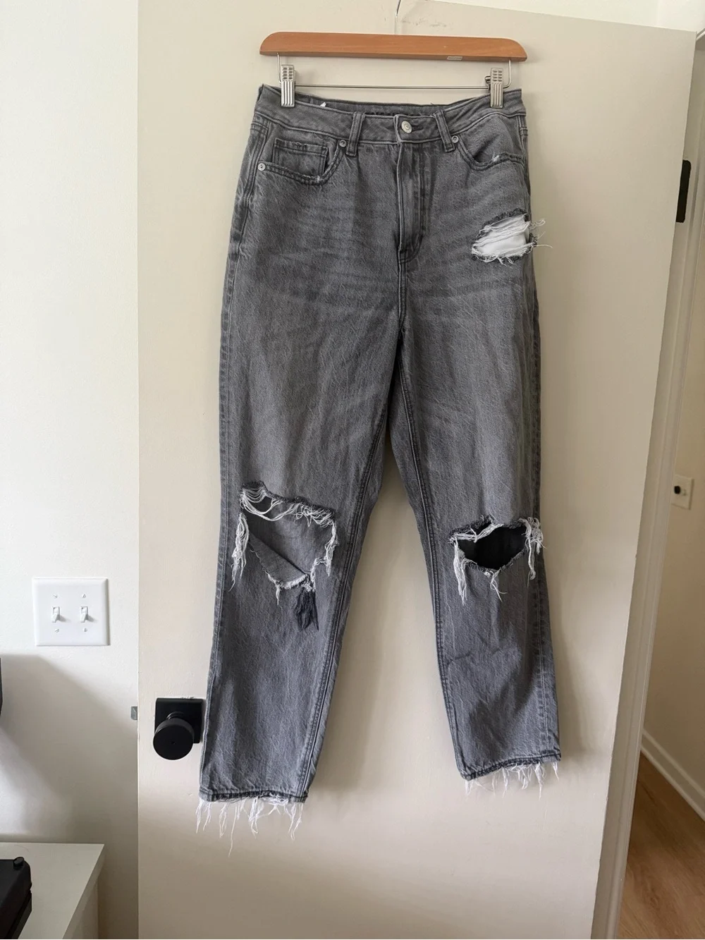 American Eagle Outfitters Women's Distressed Charcoal Mom Jeans